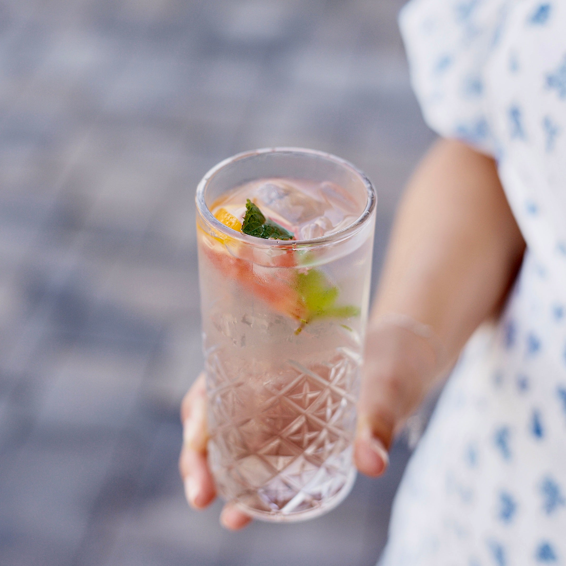 SUNDOWNER – Gin Cocktail Rezept mit Rhabarbersaft – The Rock´n Gin
